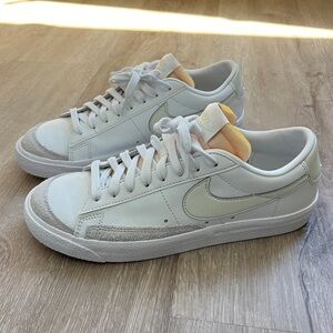 Nike Men’s Blazer Low ‘77 Vintage Sneakers
